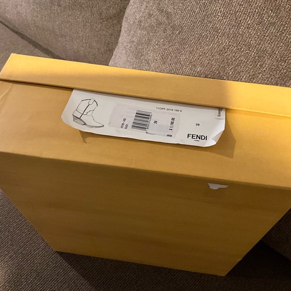 Fendi empty boot box - Picture 2 of 4